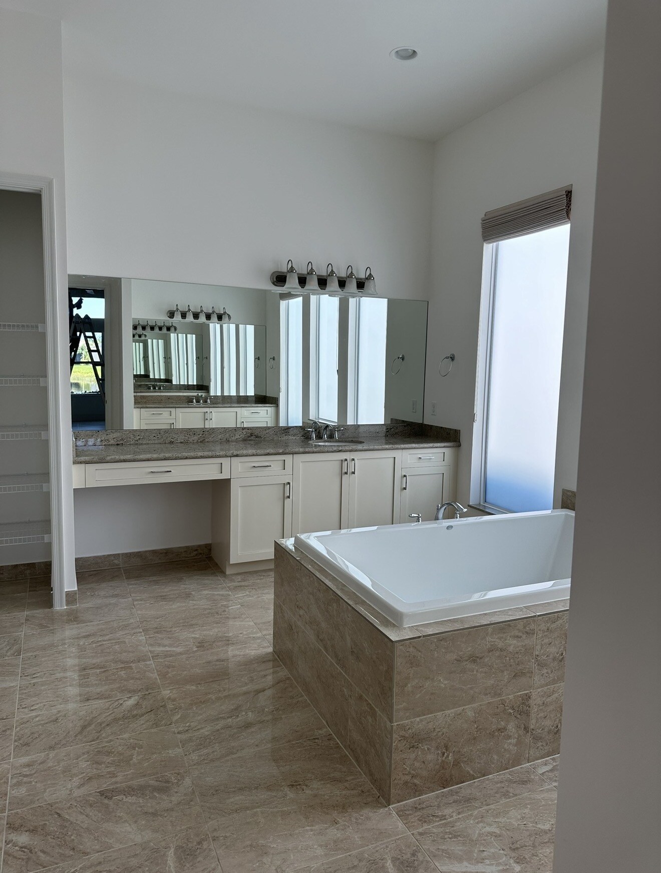 Spotless primary bathroom after a Prime Cleaning move-out clean in St. Louis